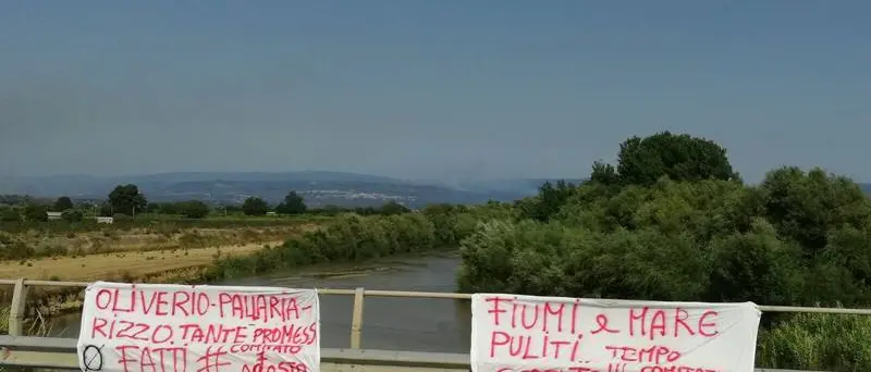 Stato del mare e del fiume Mesima a Nicotera, il “Comitato 7 agosto” alza la voce (VIDEO)