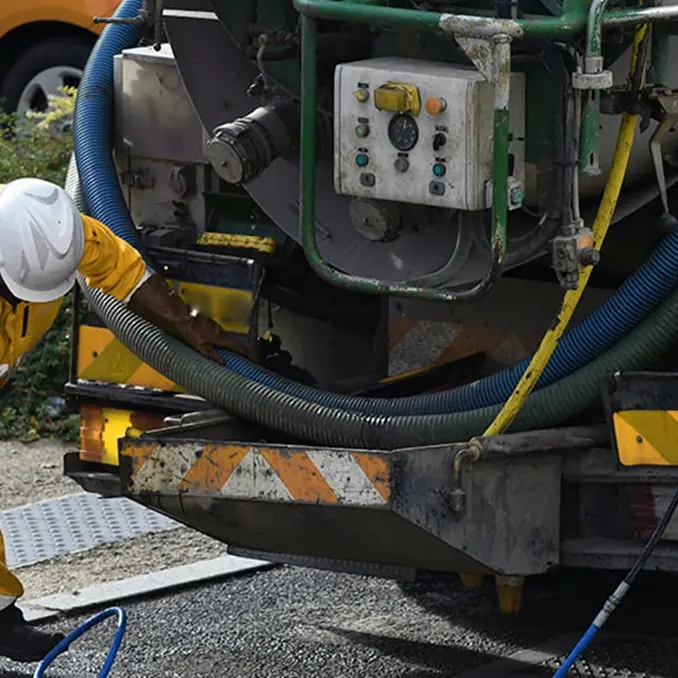 Sversamenti di liquami per due anni in terreni e fossi del Vibonese: sequestrato autospurgo