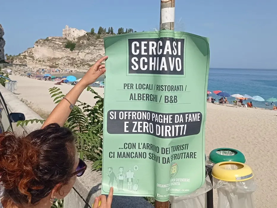 Senza contratto né giorni liberi: «Lo stipendio? Poi vediamo». In Calabria il conto del turismo estivo lo paga chi lavora