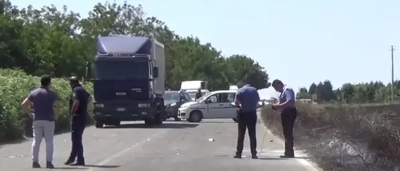 Incidente stradale nel Vibonese, l’impatto tra due auto provocato da un incendio (VIDEO)