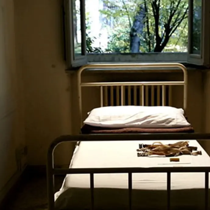 Orrore nella casa di cura abusiva di Reggio: «Anziani soli, poi scabbia e Covid»