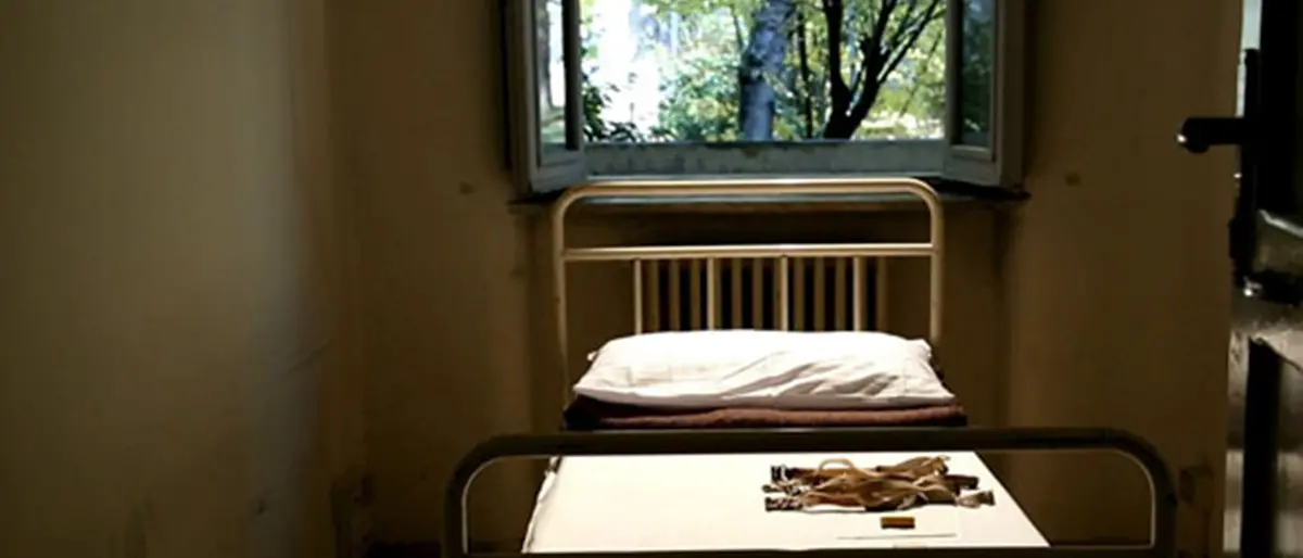 Orrore nella casa di cura abusiva di Reggio: «Anziani soli, poi scabbia e Covid»