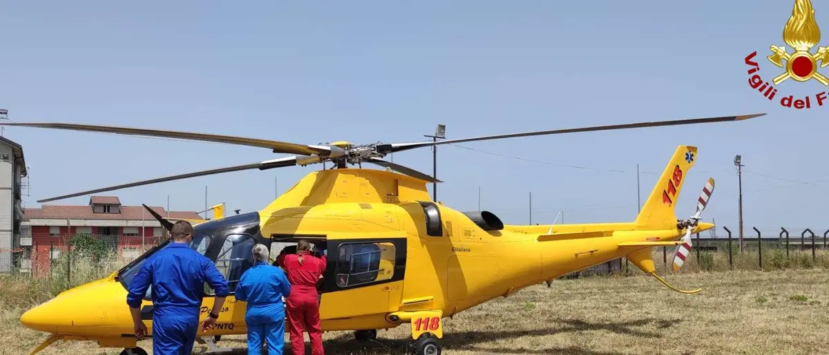 Motociclista finisce in una scarpata nel Vibonese: interviene l'elisoccorso - Foto