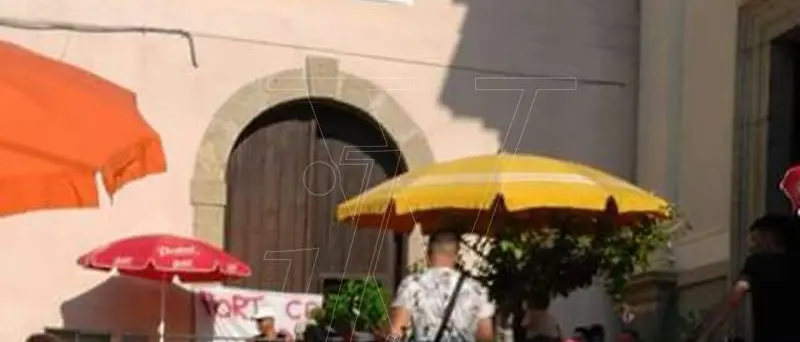 Mare sporco e rifiuti, a Nicotera i cittadini occupano il Comune (VIDEO)