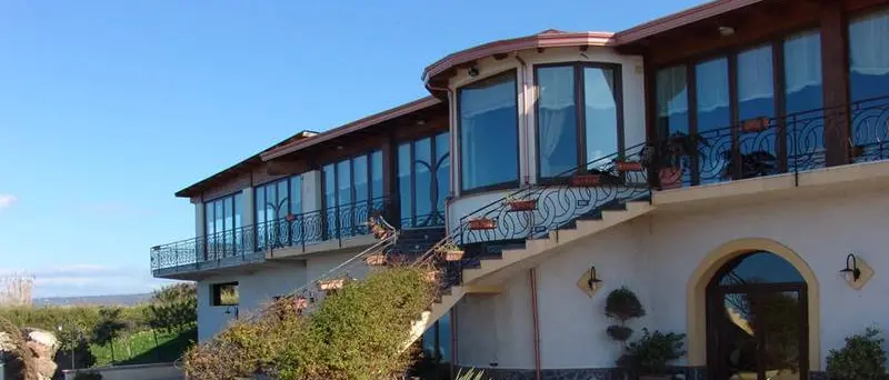 Vendite giudiziarie, il Tribunale di Vibo mette all’asta “Il Mocambo” di Pizzo