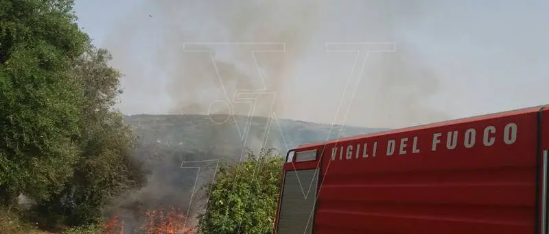 Vasto incendio a Ricadi, panico tra i turisti del “Sunshine” (FOTO)