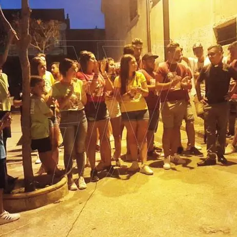 I giovani di Paravati si stringono a don Andrea Campennì