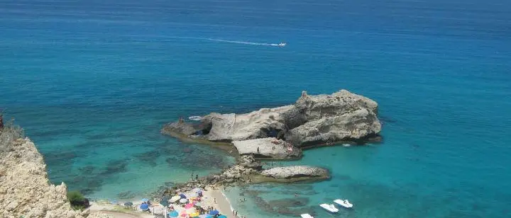 Turista ferito a Baia di Riaci da un’imbarcazione: c’è un indagato