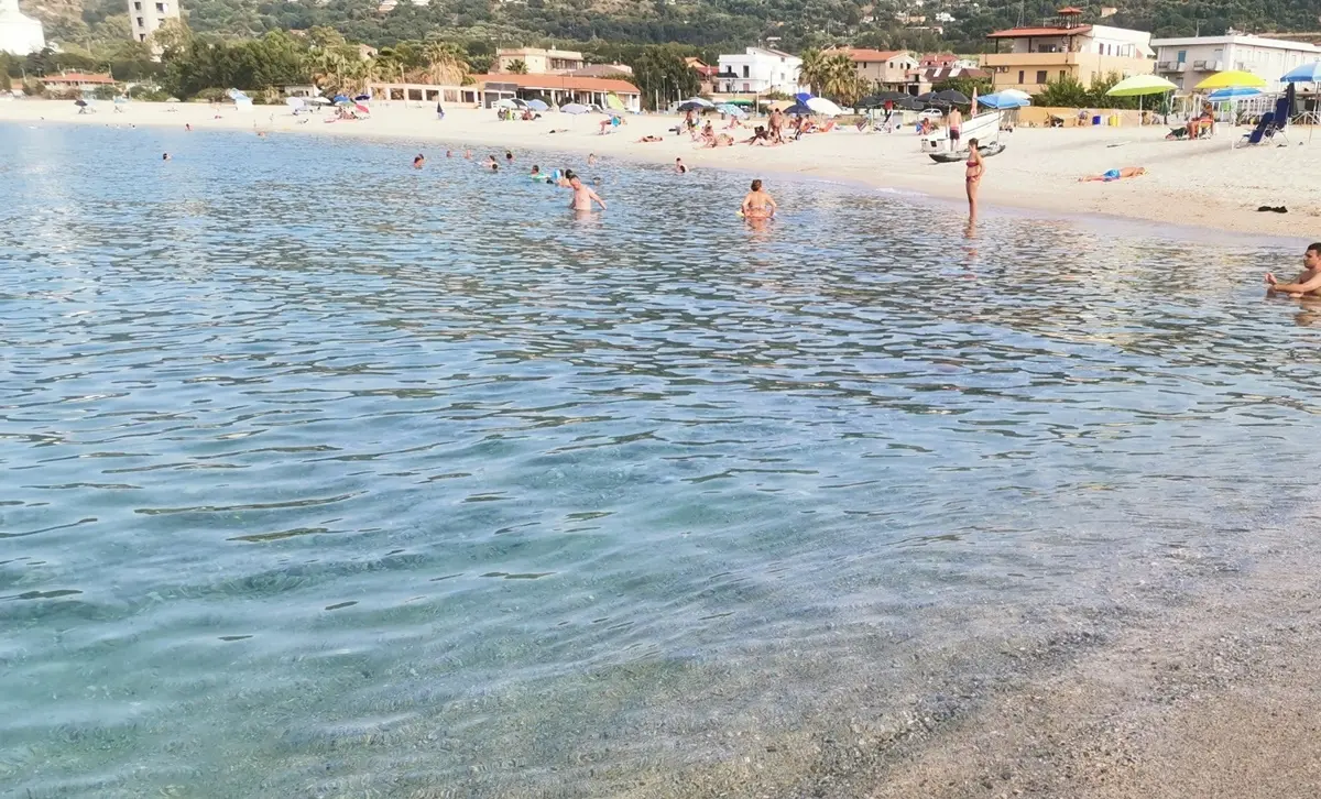 Vibo punta alla Bandiera blu, il sindaco: «La nostra costa non ha nulla da invidiare alle più blasonate località calabresi»