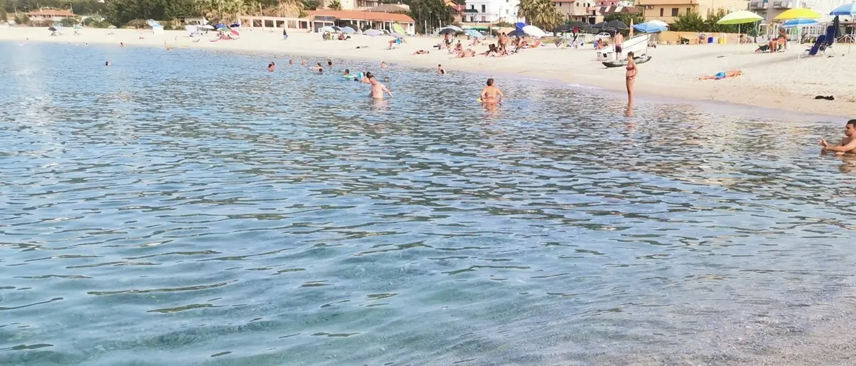 Vibo punta alla Bandiera blu, il sindaco: «La nostra costa non ha nulla da invidiare alle più blasonate località calabresi»