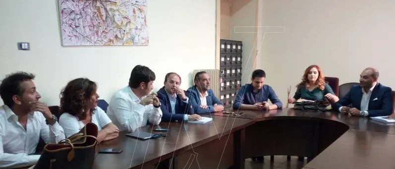 Dietrofront di Costa sulla Giunta, l’opposizione compatta: «Il sindaco ridia la parola agli elettori»