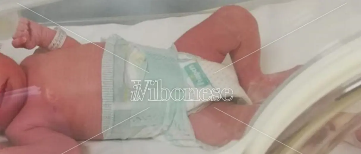 In vacanza a Ricadi si sente male, scopre di essere incinta e partorisce