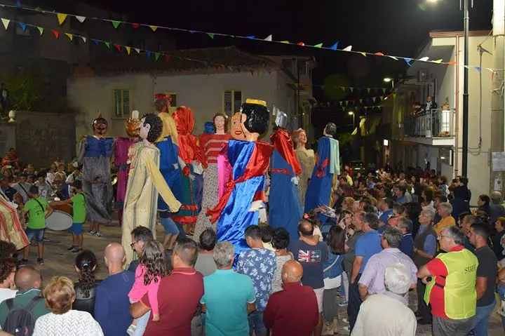 Nicotera e tradizioni, al via questa sera a Comerconi il raduno dei Giganti