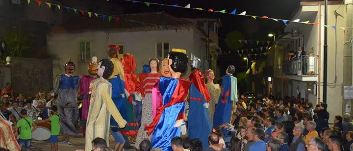 Nicotera e tradizioni, al via questa sera a Comerconi il raduno dei Giganti