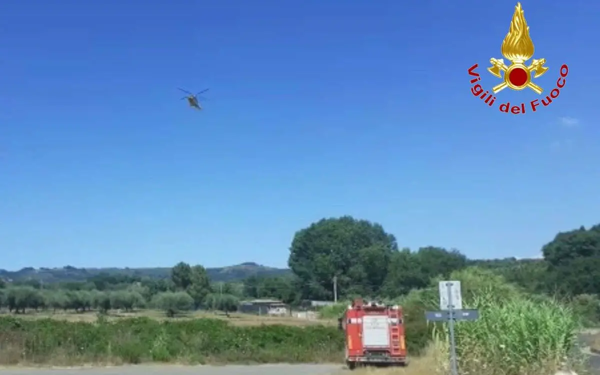 Incendio tra Joppolo e Nicotera minaccia le case: un giovane finisce tra le fiamme