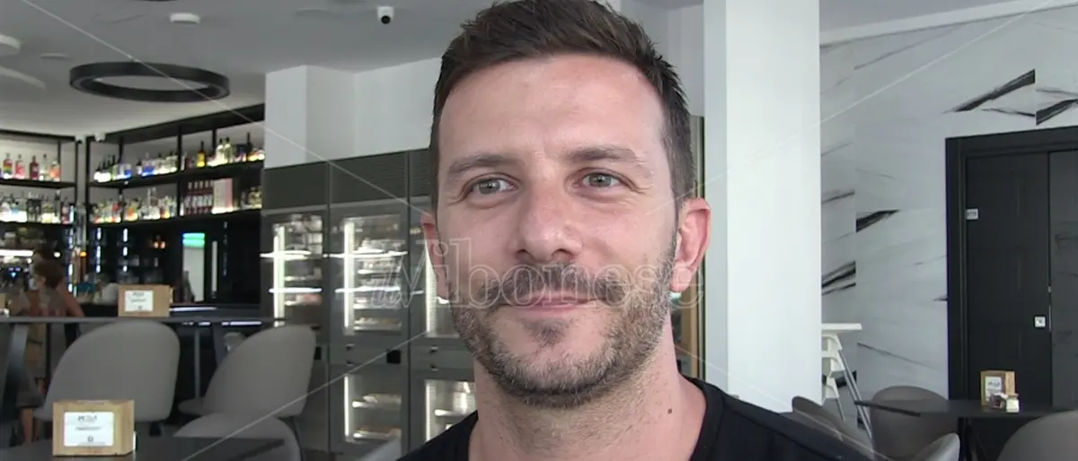 L'artista Giuseppe Lo Schiavo da Pizzo alla conquista di Times Square -Video