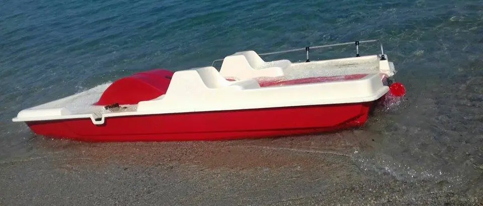 Notte “brava” a Bivona: si ubriacano in spiaggia, rubano un pedalò e abbandonano i rifiuti