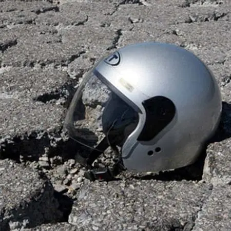 Incidente a Pizzo, motociclista rimane ferito dopo essere finito in una buca