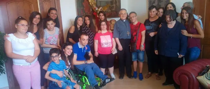 Mileto: i “diversamente belli” dal vescovo. Rammarico per trasferimento don Campennì