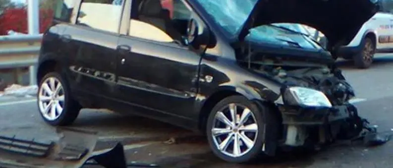 Incidente stradale a Pizzo: auto finisce fuori strada, quattro i feriti