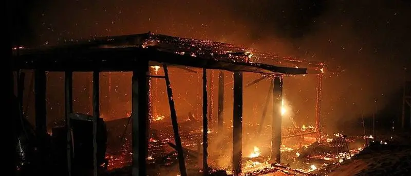 Incendio distrugge un chiosco lungo l’ex Statale 522