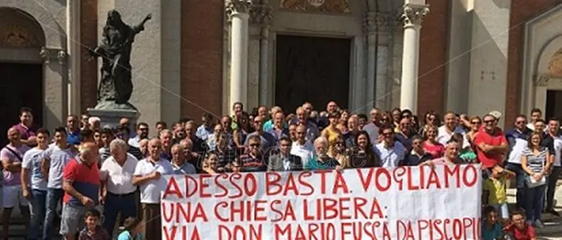 La comunità si ribella al parroco, i fedeli di Piscopio dal vescovo Renzo
