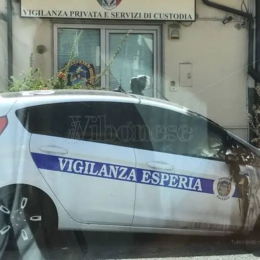 Nuovo rogo a Vibo: in fiamme l’auto di un istituto di vigilanza