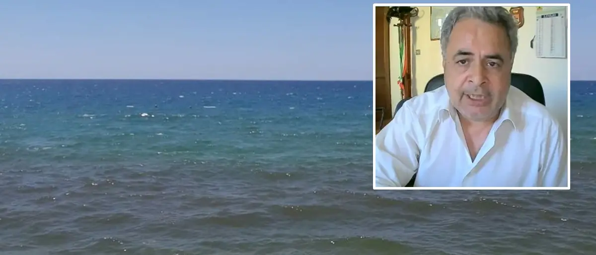 Mare sporco a Nicotera, il sindaco: «Ecco la causa, informata la Capitaneria»