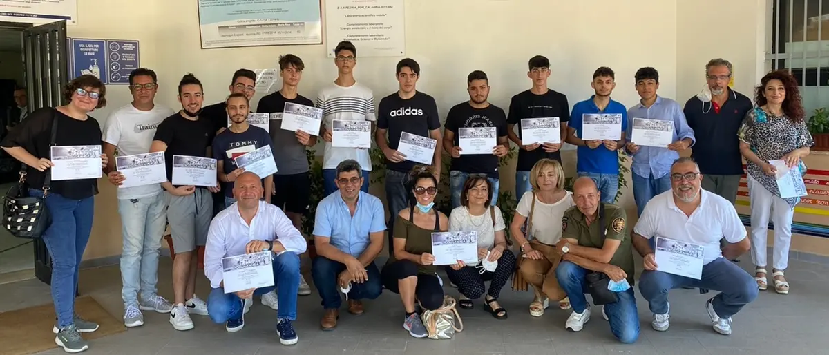 Itg-Iti di Vibo: consegnato a 35 studenti dell’istituto il \"Patentino della Robotoca\"