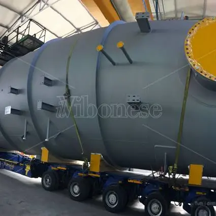 Venti chilometri in 2 giorni: il viaggio del mega serbatoio vanto dell’industria vibonese