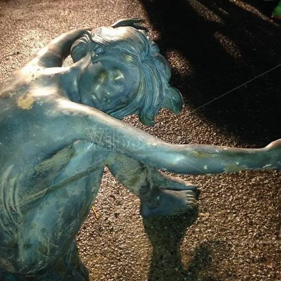 Scultura in bronzo affiora dal Lago Angitola, recuperata dai vigili del fuoco (FOTO)
