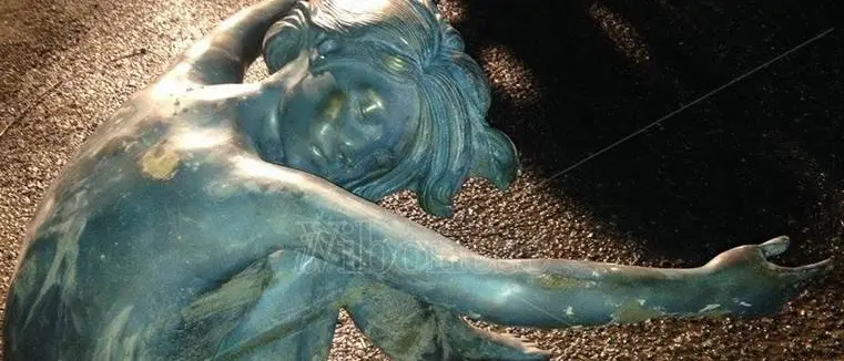 Scultura in bronzo affiora dal Lago Angitola, recuperata dai vigili del fuoco (FOTO)