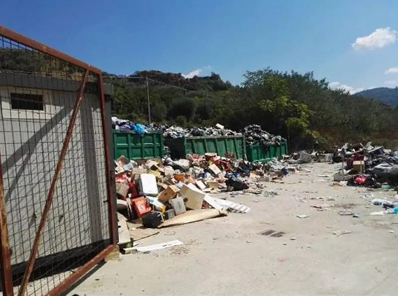 Rifiuti: sequestrata dai carabinieri l’isola ecologica di Pizzoni