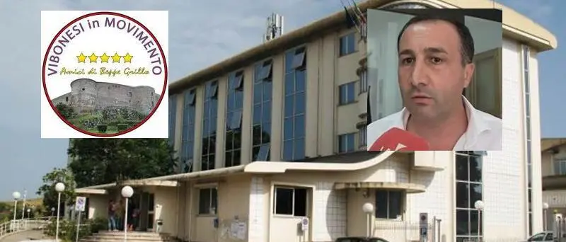 Il meetup vibonese “Amici di Beppe Grillo” in piazza per chiedere le dimissioni di Niglia