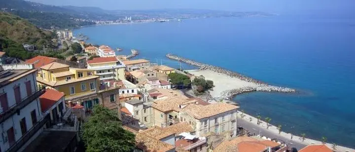 Allarme bomba a Pizzo Calabro, sul posto carabinieri e artificieri