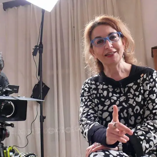 A scuola nel Vibonese | La dirigente: «Sì ai telefonini, ma diamo ai ragazzi strumenti culturali per usarli»