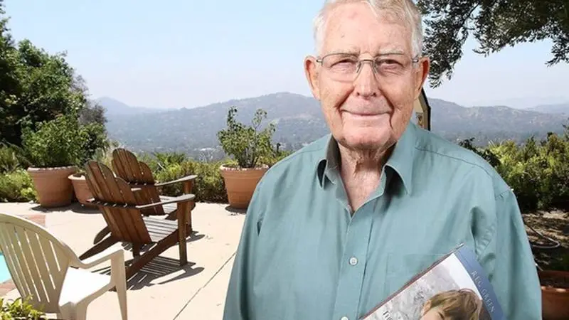 Reg Green at his La Canada Flintridge home on Wednesday, July 31, 2013. Green\\'s son was killed in Italy in the early 70s and his organs 7 of his organs were donated inspiring Italians keep Green\\'s son Nicholas in their hears since his death. (Tim Berger/Staff Photographer) , Glendale News Press