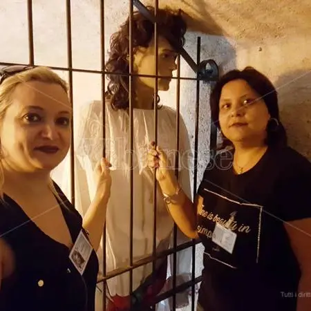 «Abbiamo fotografato il fantasma di Murat»: la leggenda di Pizzo torna a far paura e attirare turisti