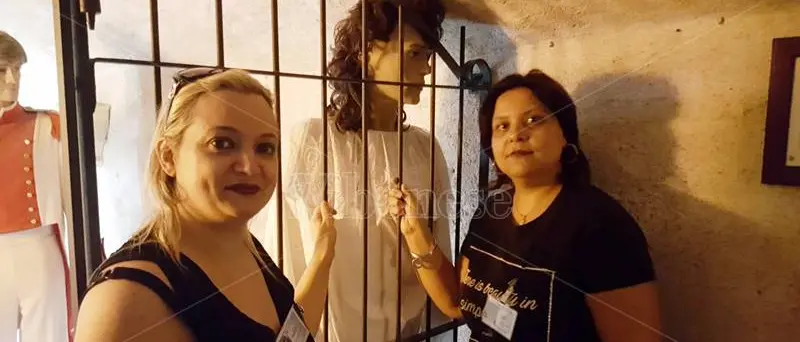 «Abbiamo fotografato il fantasma di Murat»: la leggenda di Pizzo torna a far paura e attirare turisti