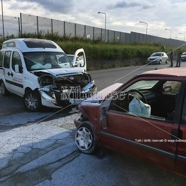Incidente stradale a Vibo, coinvolto un mezzo dell’Aism (FOTO)