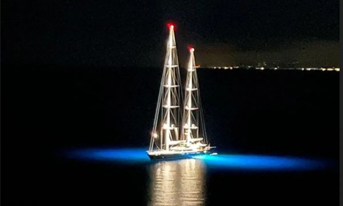 Barche da sogno nel porto di Vibo Marina, approda il superyacht a vela \"Seven\"