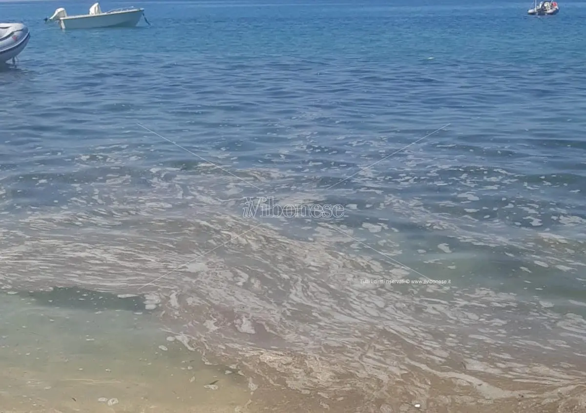 Santa Maria di Ricadi: esposto in Procura per il mare sporco e la creazione di una scogliera