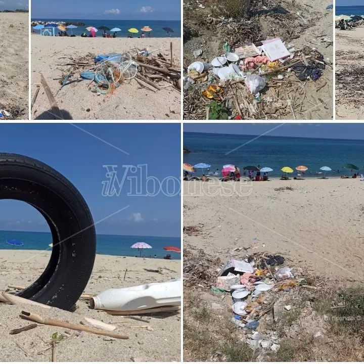 Rifiuti in spiaggia a Pizzo, i villeggianti: «Degrado che ferisce»