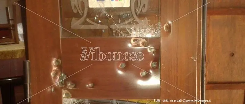 Mileto: colpi d’arma da fuoco nella notte contro un ristorante-pizzeria (VIDEO)