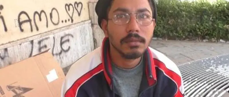 Assan, da dieci giorni a Vibo in strada e senza un tetto (VIDEO)