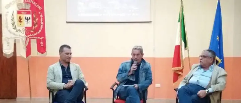 “Cambia Calabria” a Stefanaconi, il libro di Veltri tiene a battesimo la nuova biblioteca (VIDEO)