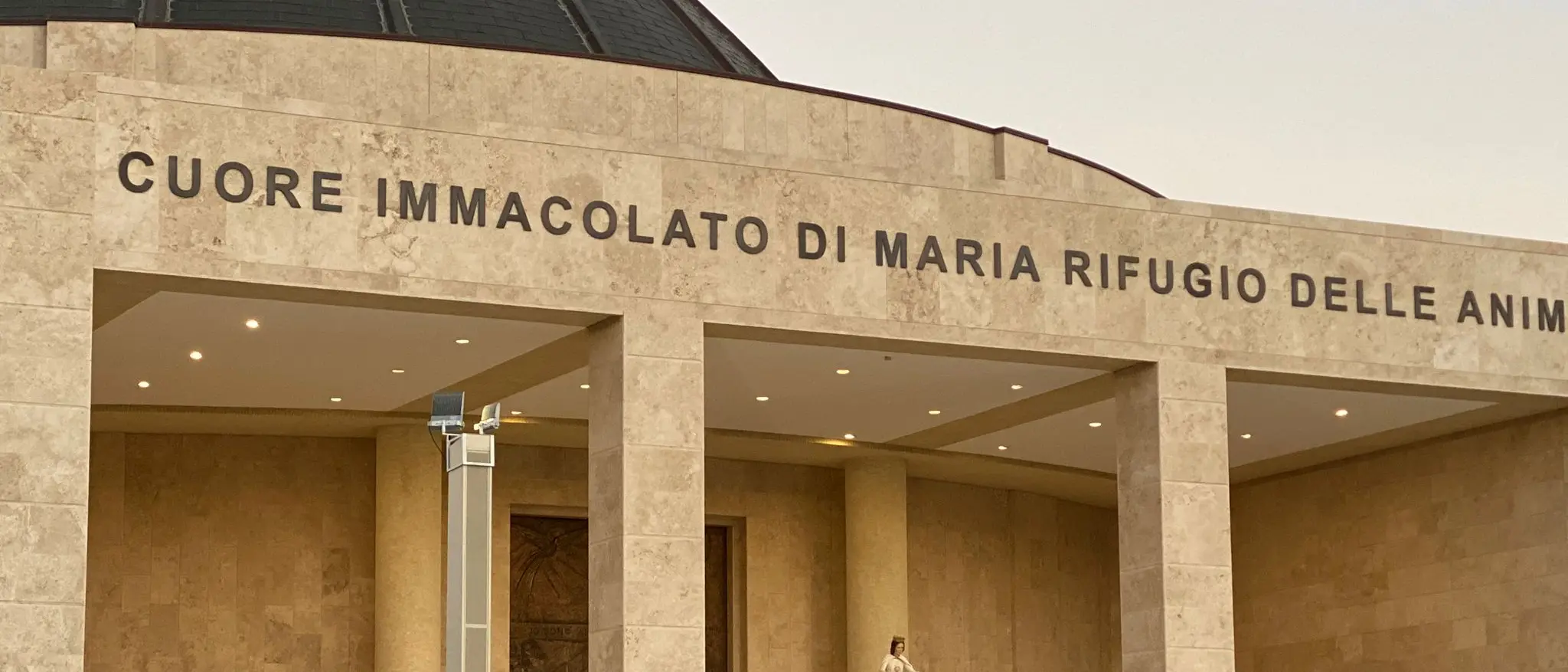 Fondazione Natuzza: commozione e giubilo per l’ingresso della Vergine nella nuova chiesa