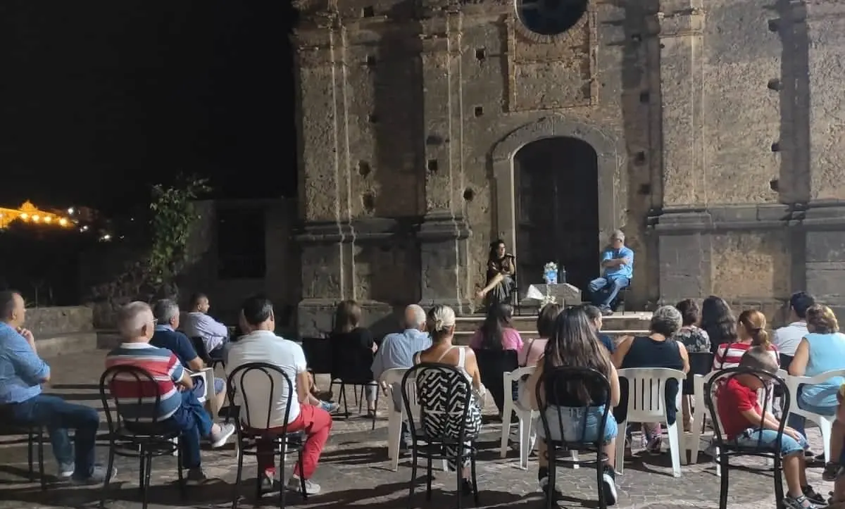 Emigrazione, povertà e ospitalità: Polia apre le porte al regista e scrittore Pileggi