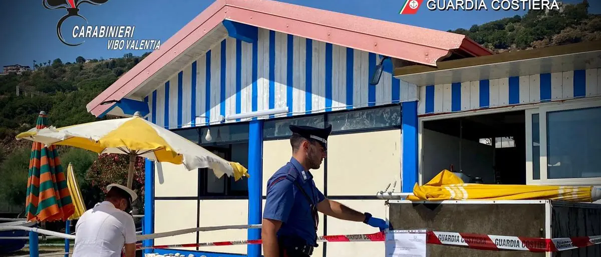 Nicotera Marina: sigilli e sanzioni per ristorante abusivo in spiaggia - Video