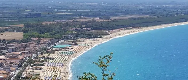 Opere abusive sul lungomare di Nicotera, ordinanza di demolizione